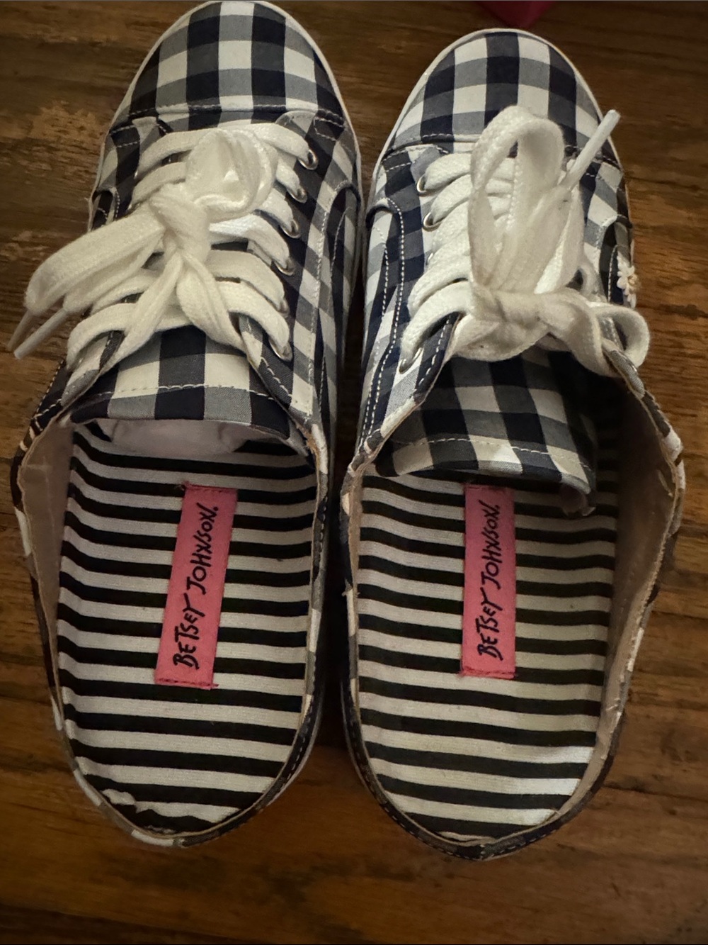 Betsey Johnson Blue Gingham Daisy Sneakers - size 9 - Picture 6 of 11